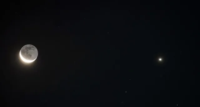 Venus and Moon Conjunction: A Predawn Sky Spectacle